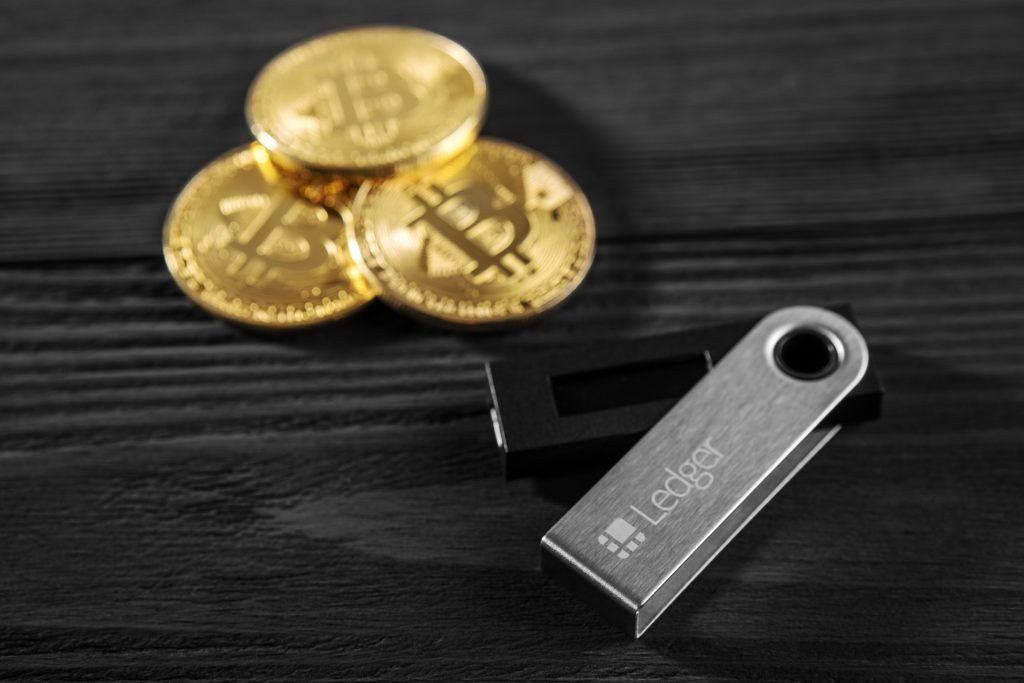 Ultimate Guide to Safely Using a Hardware Wallet for Crypto Assets
