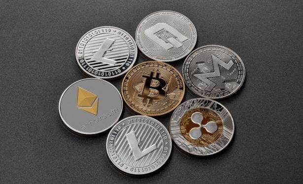 Litecoin And XRP Gain Momentum Amid Bitcoin Slump