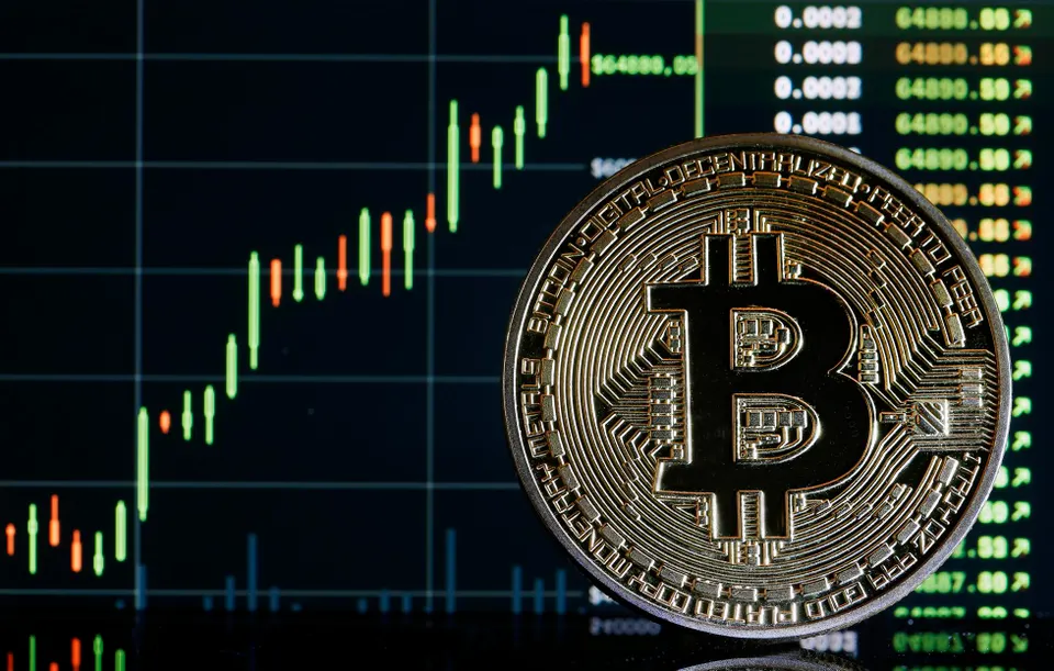 Peter Schiff’s Warning: SEC’s Gensler May Sink Bitcoin with Regulatory Storm